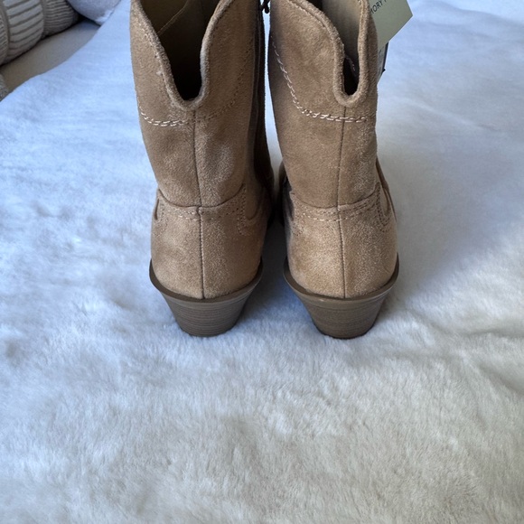 Universal Thread Tan Suede Western Ankle Boots Size 7 1/2 - Picture 4 of 5